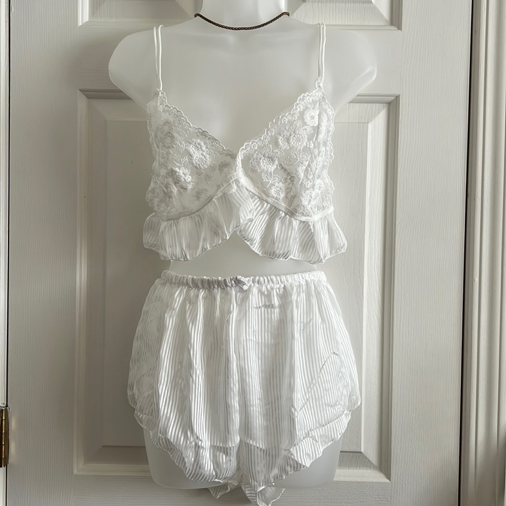 Lingerie see through lace top shortie set. Adjustable straps. Size Medium.